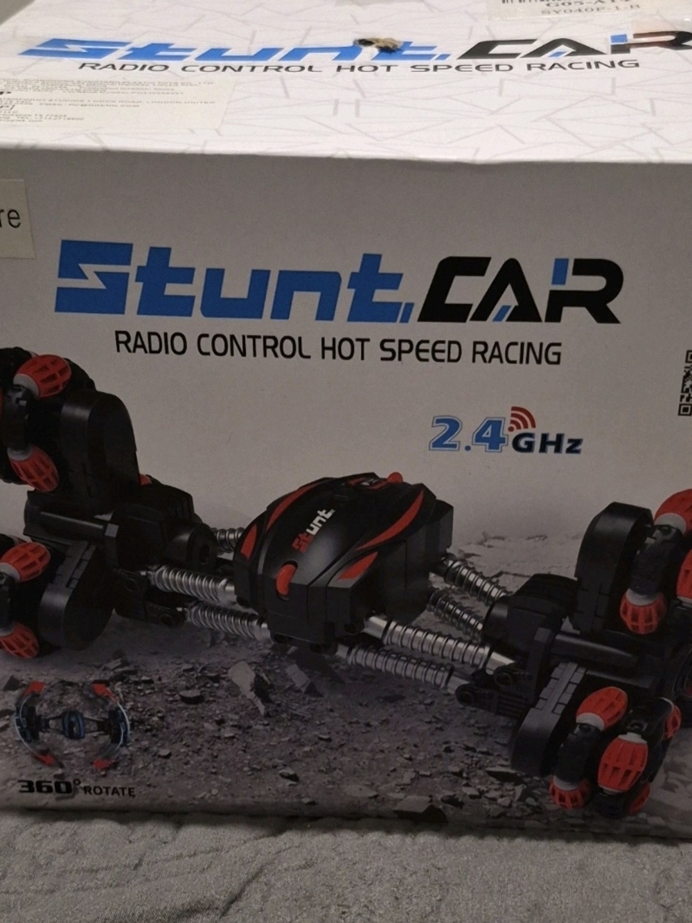 2.4GHz Radio Control Stunt Car - Black & Red